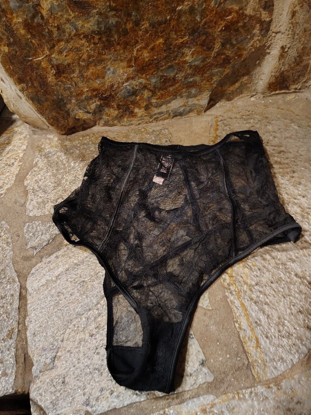 Victoria's Secret Embroidered High Waist Cheeky Black Lace Panty Size Small NWT
